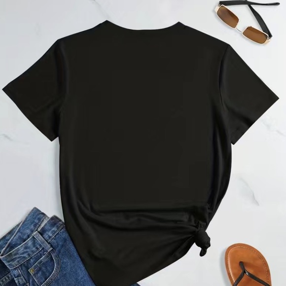 Plus Size Christmas Gift & Hat & Tree Print Round Neck Graphic T-Shirt - Picture 2 of 6